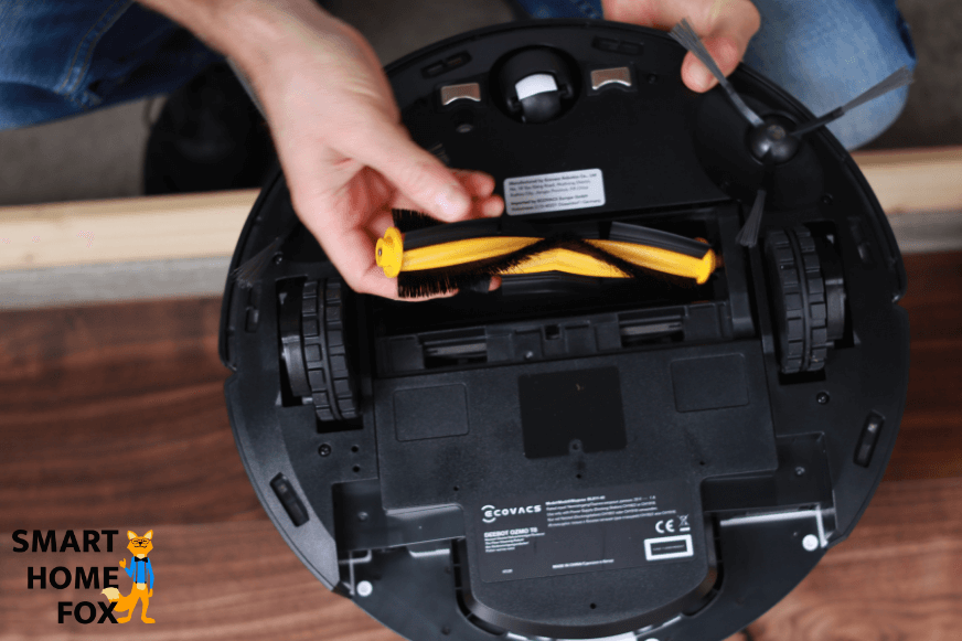 Removing the main brush of the Ecovacs Deebot OZMO T8